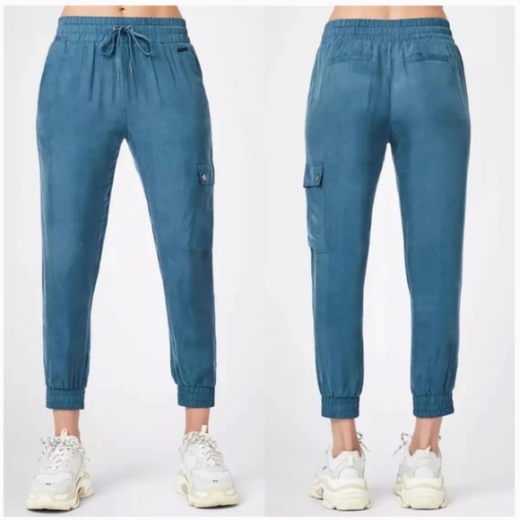 Sweaty Betty • Cargo Jogger Pants in Blue - Picture 3 of 8